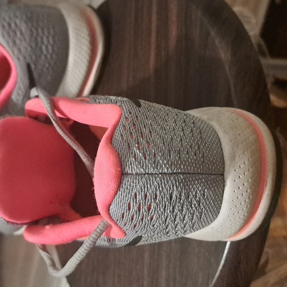Nike Running kids sneakers size 5 grey and pink - Picture 6 of 8
